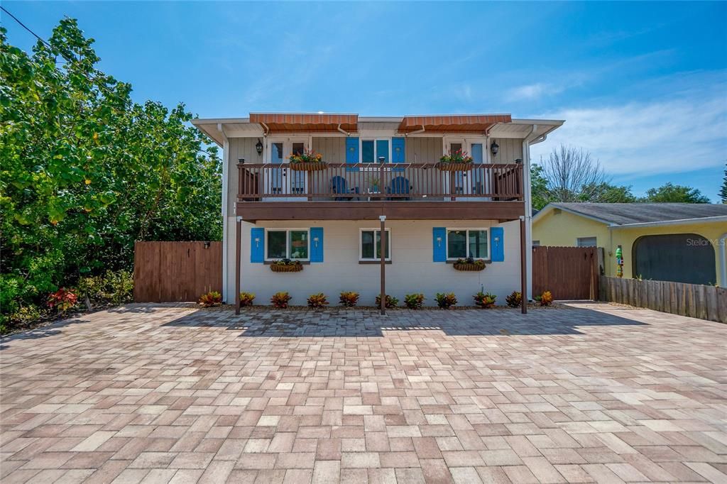 For Sale: $799,900 (4 beds, 2 baths, 2038 Square Feet)