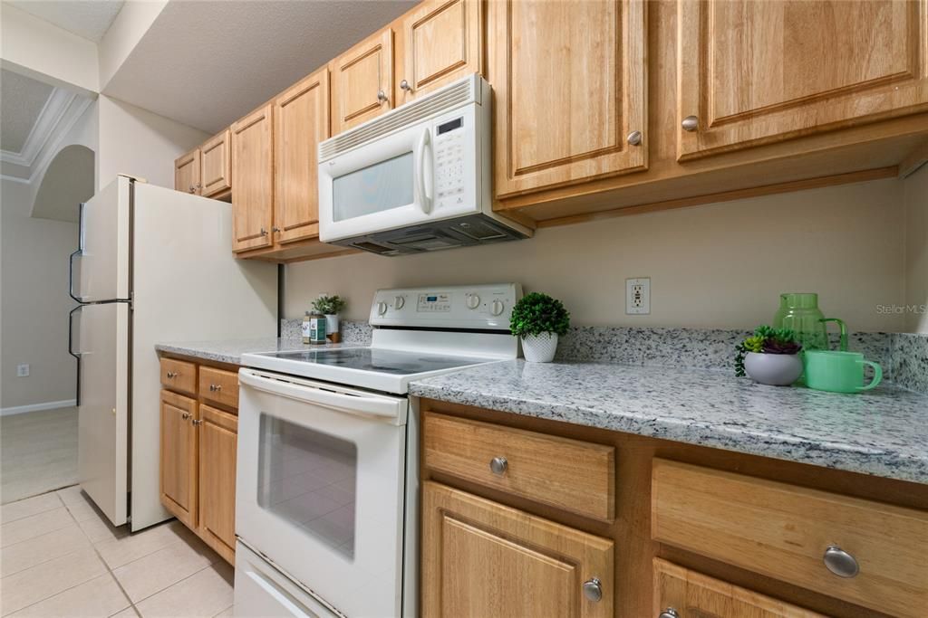 For Rent: $1,845 (1 beds, 1 baths, 895 Square Feet)