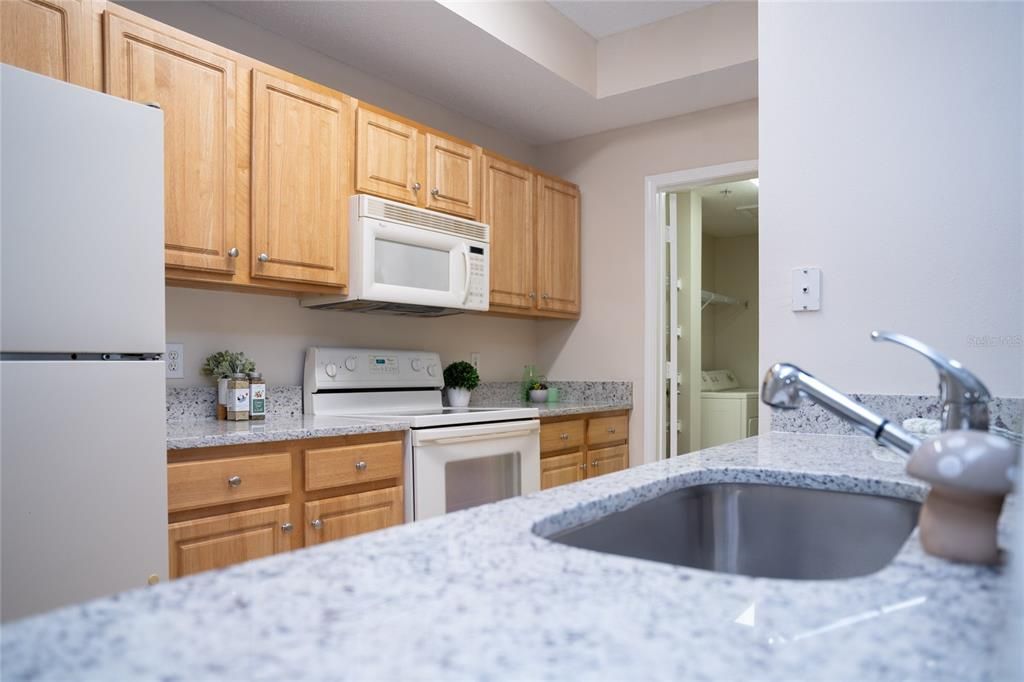 For Rent: $1,845 (1 beds, 1 baths, 895 Square Feet)