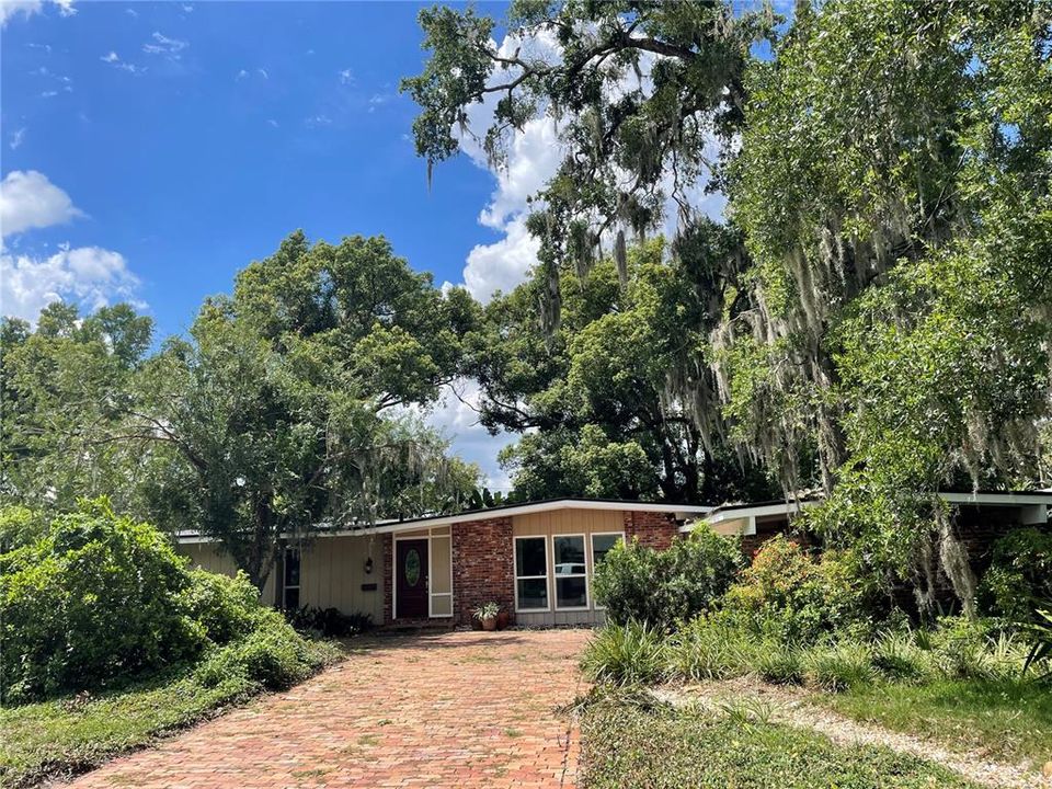 Recently Sold: $417,000 (3 beds, 2 baths, 2091 Square Feet)