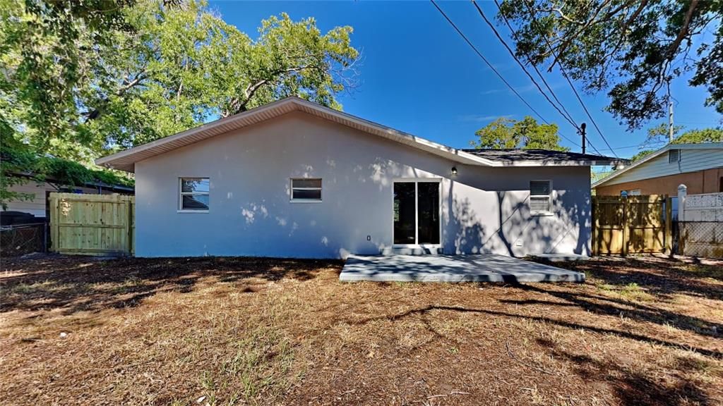 For Sale: $299,900 (3 beds, 2 baths, 989 Square Feet)