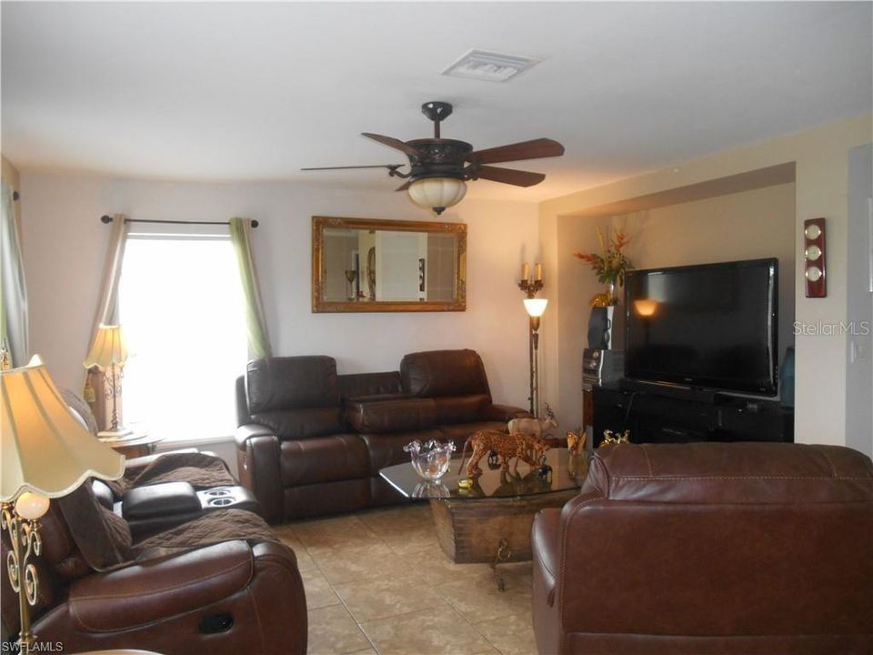 For Sale: $430,000 (4 beds, 2 baths, 2896 Square Feet)