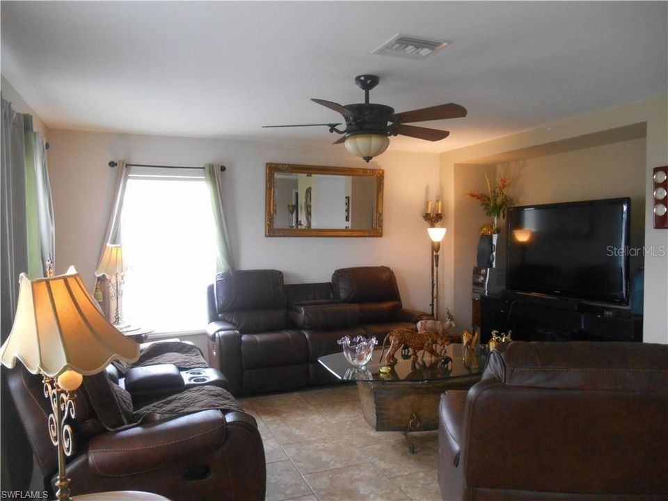 For Sale: $430,000 (4 beds, 2 baths, 2896 Square Feet)