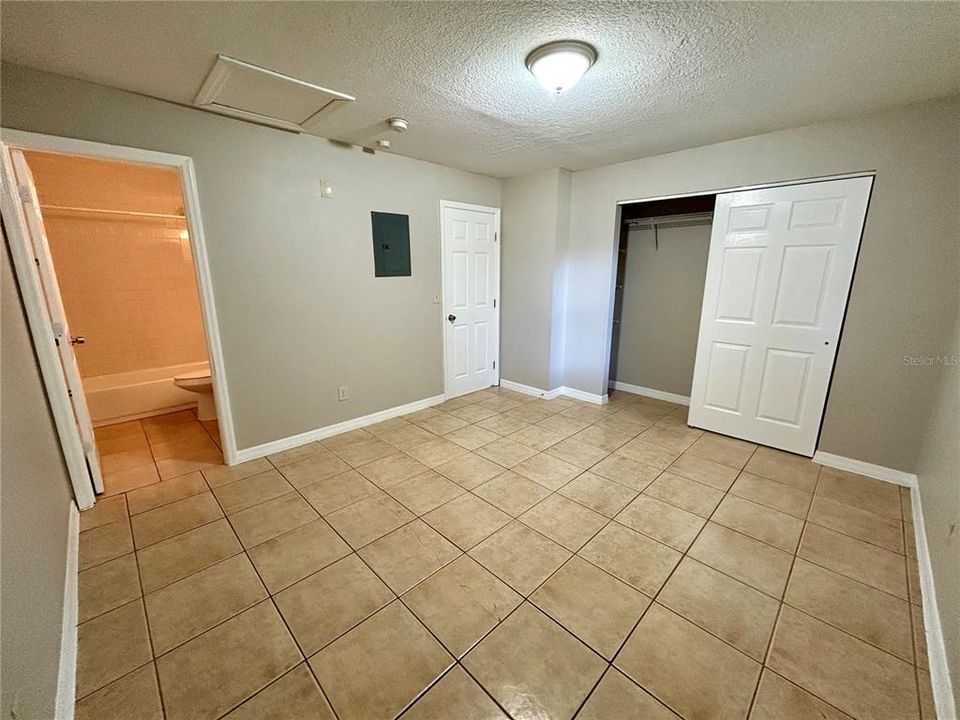 For Rent: $1,098 (1 beds, 1 baths, 721 Square Feet)