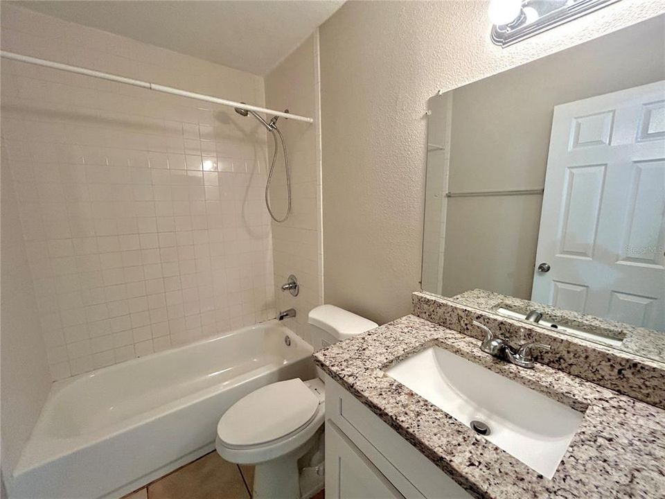For Rent: $1,098 (1 beds, 1 baths, 721 Square Feet)