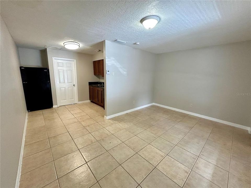 For Rent: $1,098 (1 beds, 1 baths, 721 Square Feet)