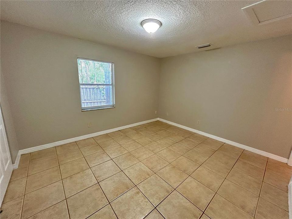 For Rent: $1,098 (1 beds, 1 baths, 721 Square Feet)