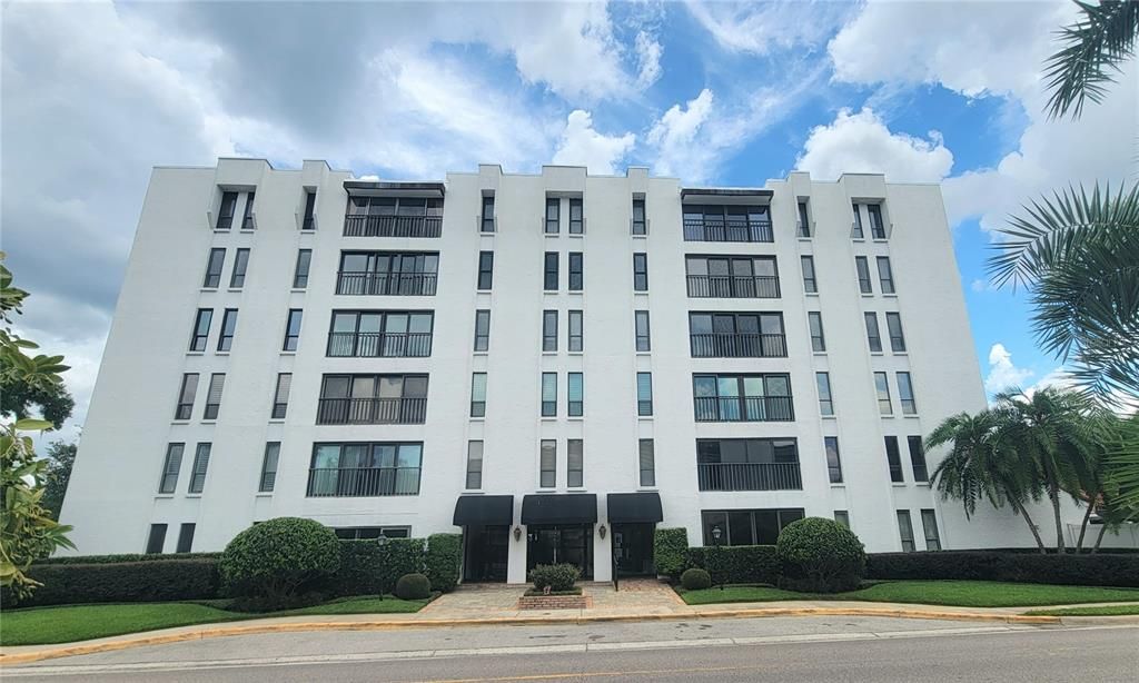 Recently Sold: $340,000 (1 beds, 1 baths, 733 Square Feet)