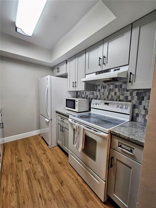 For Sale: $215,000 (2 beds, 2 baths, 1139 Square Feet)