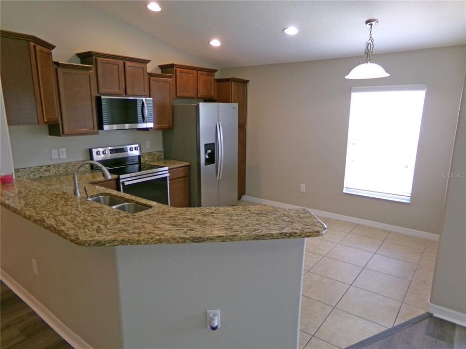 For Rent: $2,375 (4 beds, 2 baths, 1720 Square Feet)