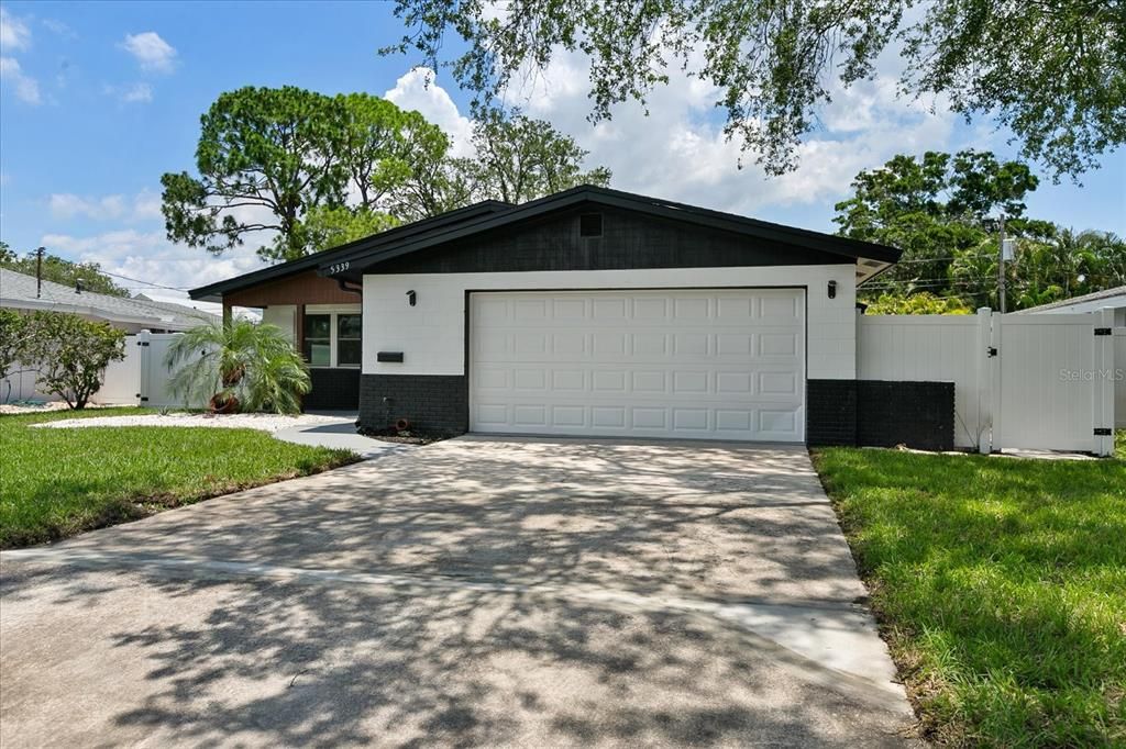 For Sale: $520,000 (3 beds, 2 baths, 1128 Square Feet)