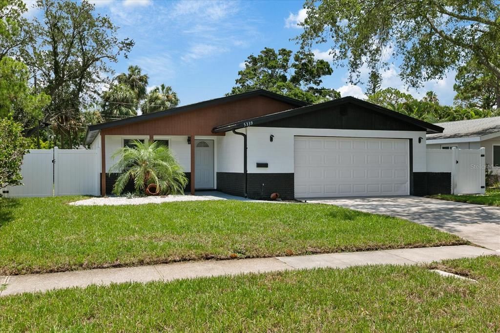 For Sale: $520,000 (3 beds, 2 baths, 1128 Square Feet)