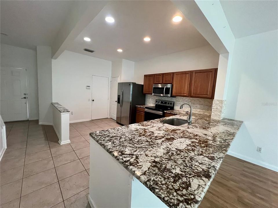 Recently Rented: $2,000 (3 beds, 2 baths, 1588 Square Feet)