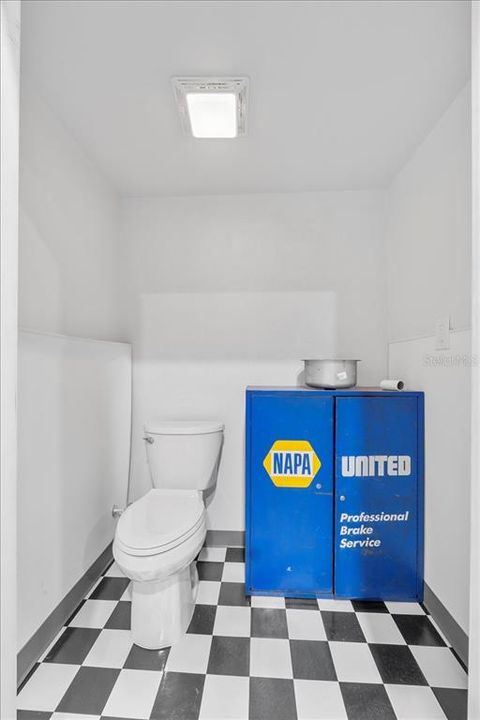 Workshop Bathroom