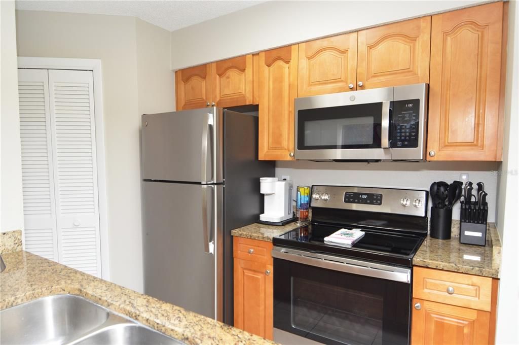 For Rent: $1,850 (1 beds, 1 baths, 822 Square Feet)