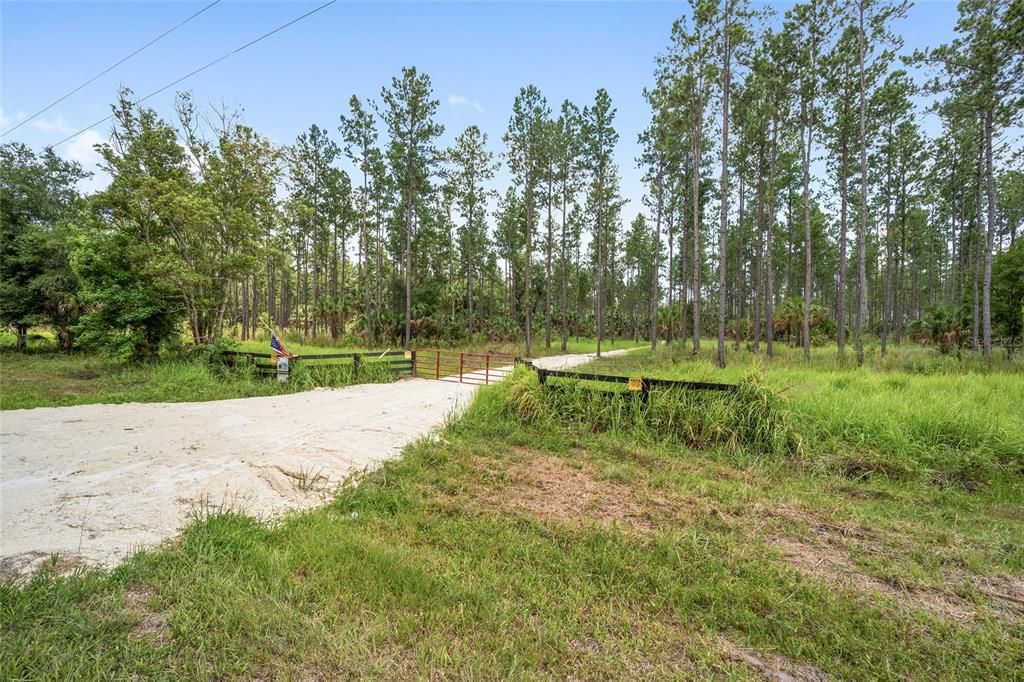 На продажу: $399,999 (19.73 acres)