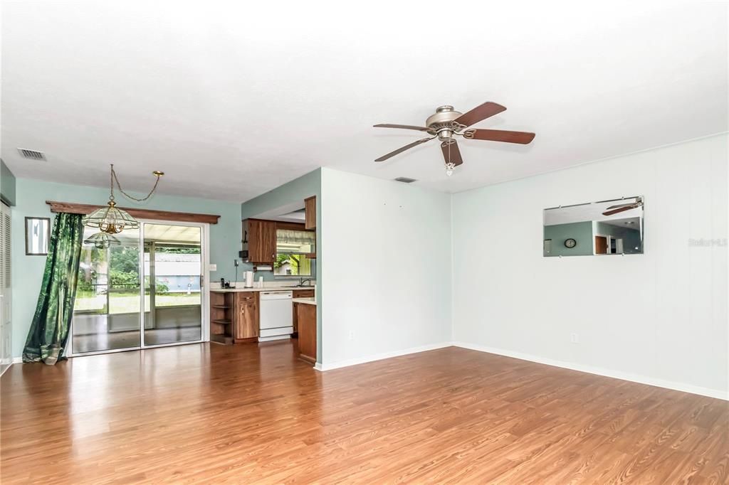 For Sale: $235,000 (3 beds, 2 baths, 1375 Square Feet)