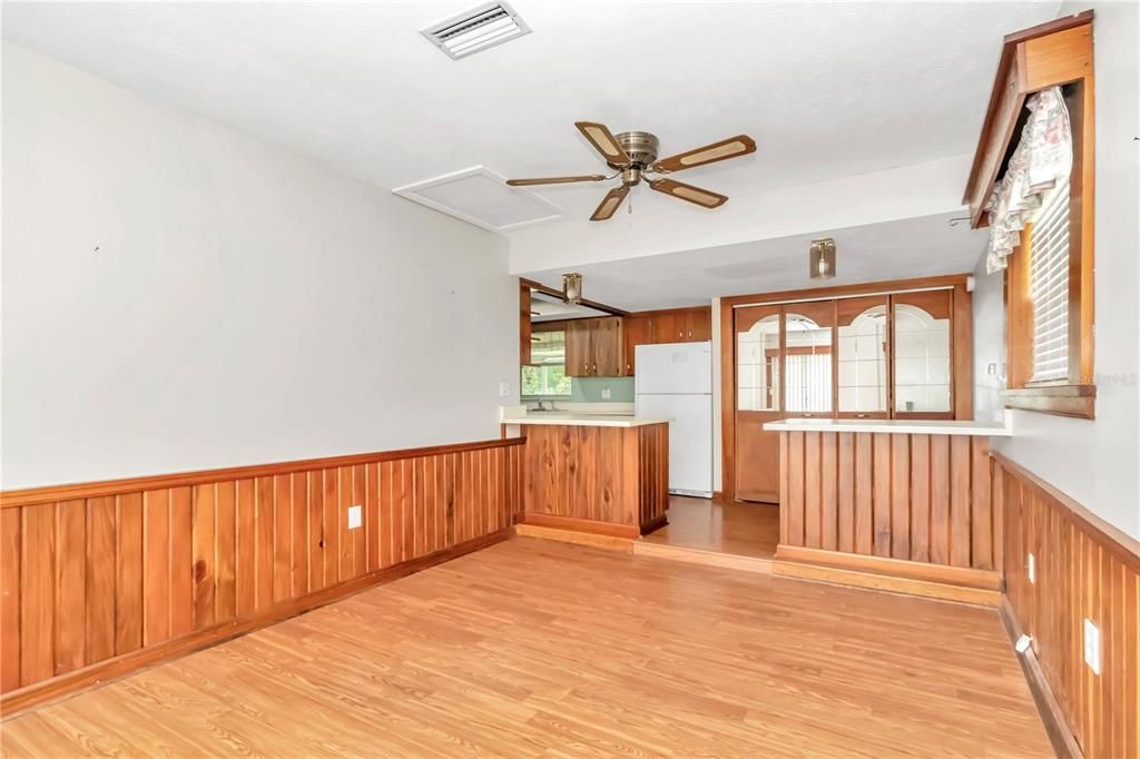 For Sale: $235,000 (3 beds, 2 baths, 1375 Square Feet)