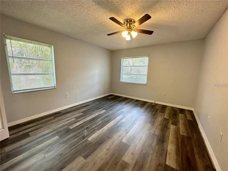 For Sale: $165,000 (2 beds, 1 baths, 968 Square Feet)