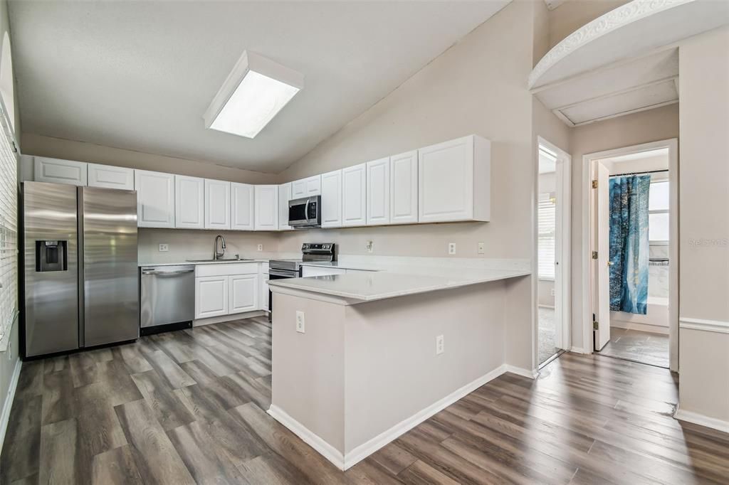 For Sale: $325,000 (2 beds, 2 baths, 1129 Square Feet)