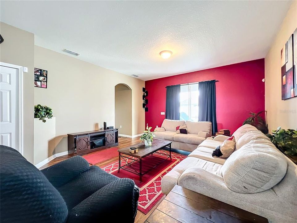 For Sale: $350,000 (4 beds, 2 baths, 1984 Square Feet)