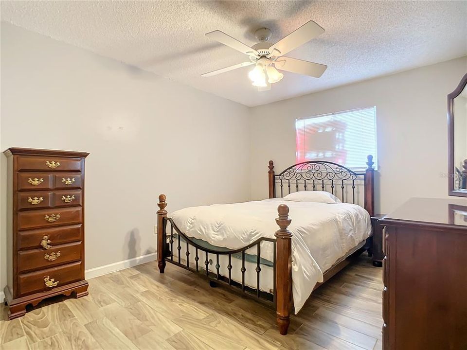 For Sale: $155,000 (3 beds, 2 baths, 1140 Square Feet)