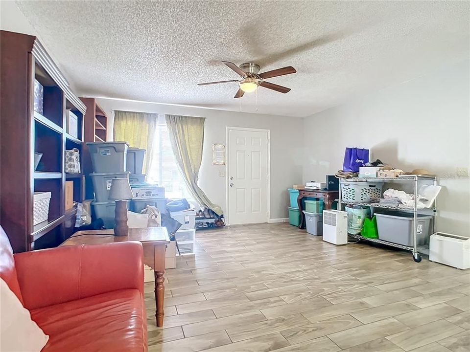 For Sale: $155,000 (3 beds, 2 baths, 1140 Square Feet)
