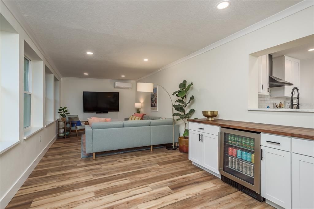 Active With Contract: $1,195,000 (3 beds, 2 baths, 1724 Square Feet)