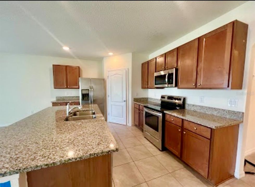 For Rent: $2,300 (4 beds, 2 baths, 1846 Square Feet)