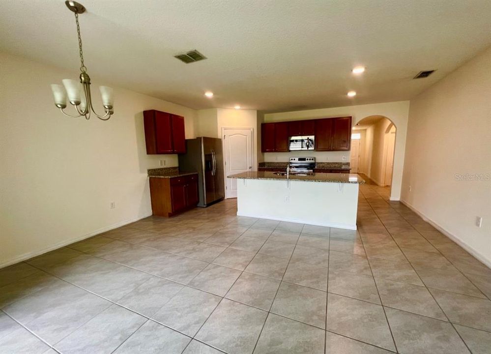 For Rent: $2,300 (4 beds, 2 baths, 1846 Square Feet)