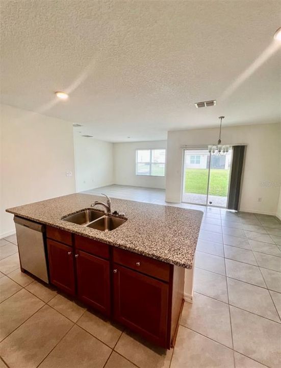 For Rent: $2,300 (4 beds, 2 baths, 1846 Square Feet)