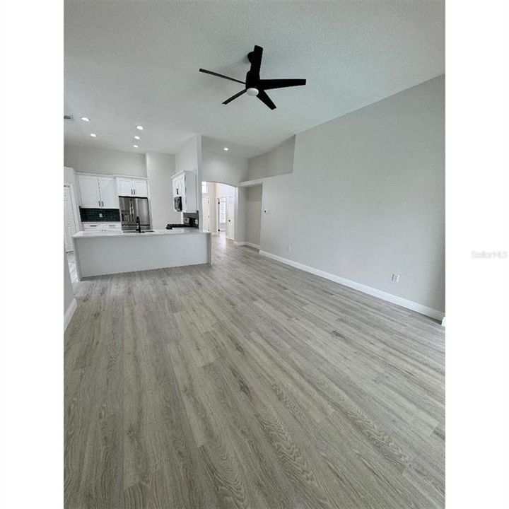 Activo con contrato: $449,990 (3 camas, 2 baños, 1744 Pies cuadrados)