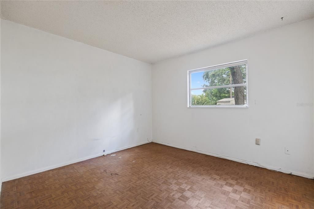 Active With Contract: $325,000 (3 beds, 2 baths, 1031 Square Feet)