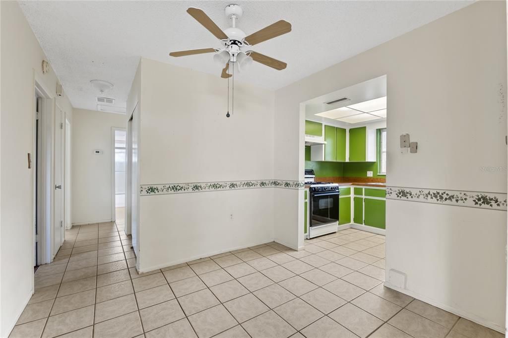 Active With Contract: $325,000 (3 beds, 2 baths, 1031 Square Feet)