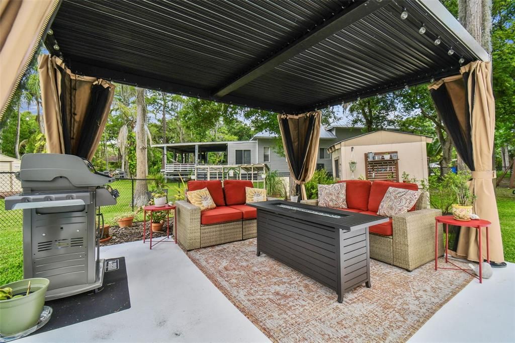 Active With Contract: $795,000 (4 beds, 3 baths, 2370 Square Feet)