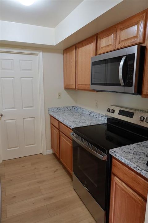 For Sale: $287,900 (2 beds, 2 baths, 1322 Square Feet)