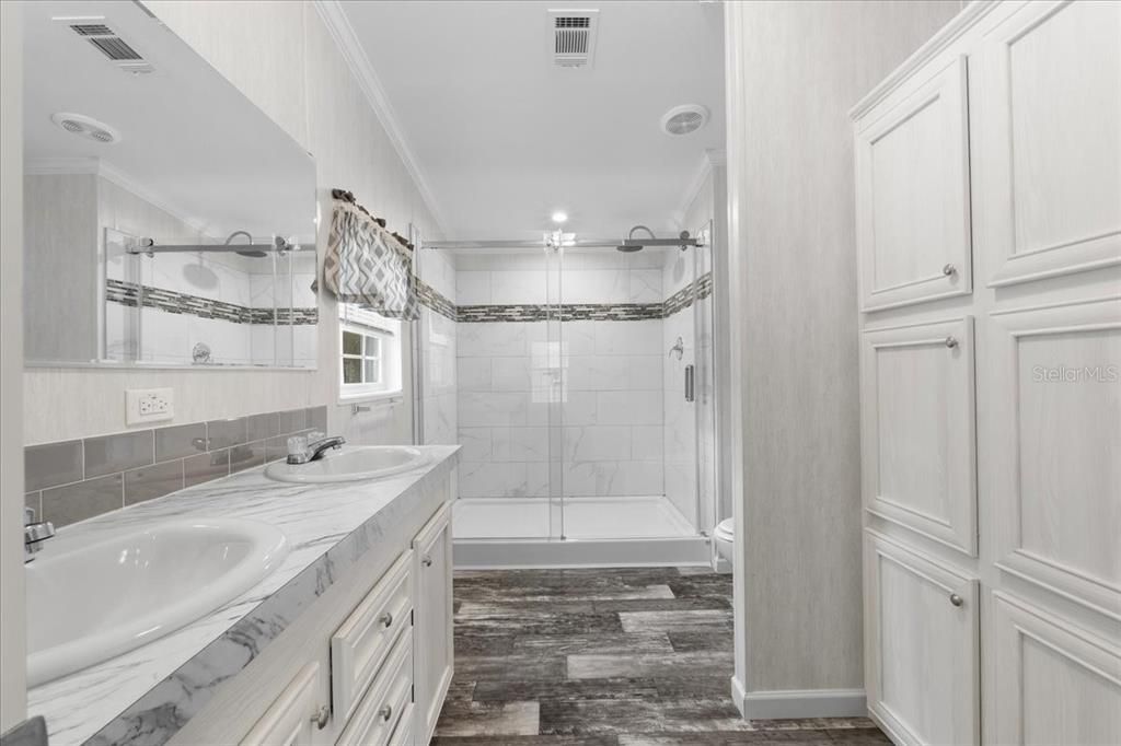 Primary Bathroom w/Dual Sink Vanity