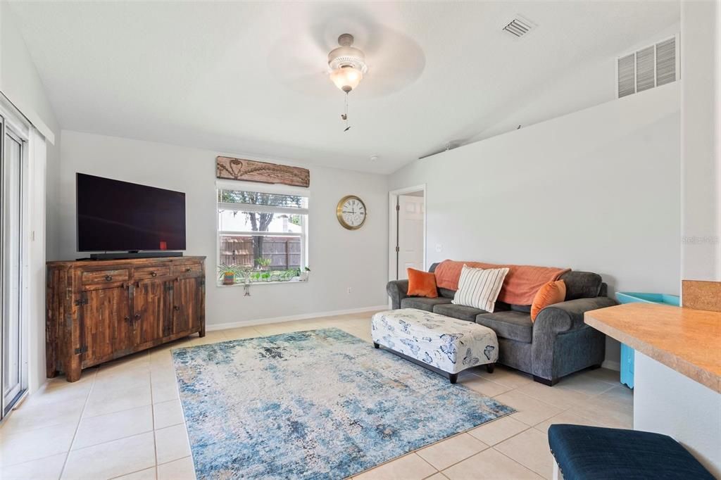 For Sale: $289,000 (2 beds, 2 baths, 1149 Square Feet)