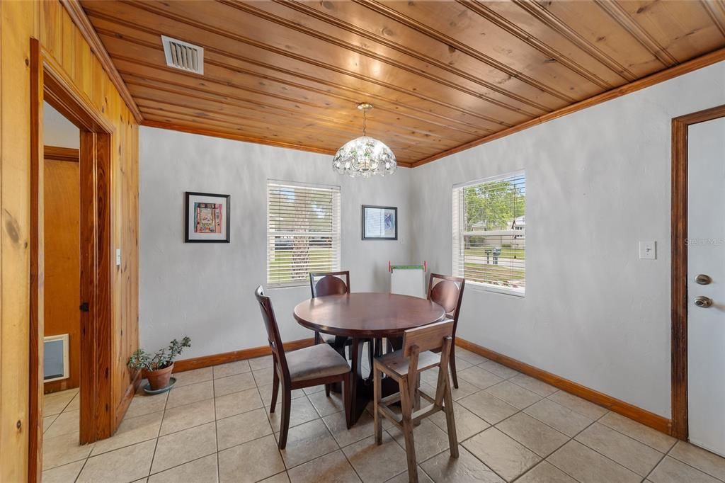 For Sale: $209,000 (3 beds, 1 baths, 1171 Square Feet)