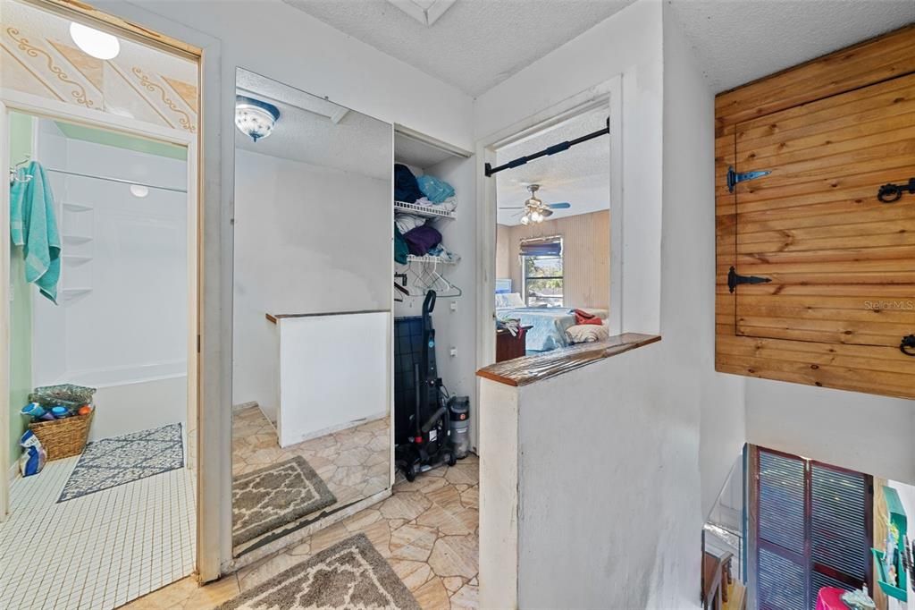 For Sale: $290,000 (2 beds, 1 baths, 1105 Square Feet)