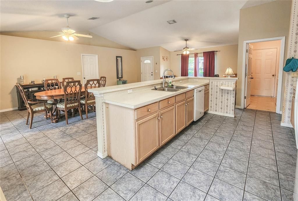 For Sale: $359,900 (3 beds, 2 baths, 1579 Square Feet)