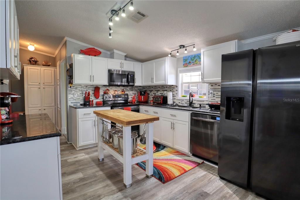 For Sale: $309,000 (2 beds, 2 baths, 1056 Square Feet)