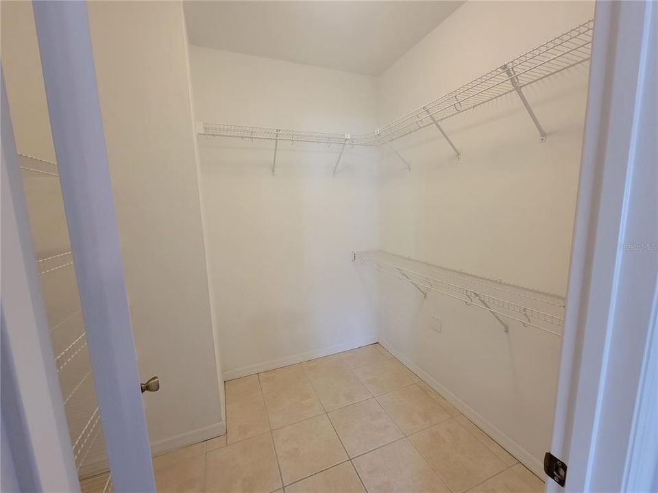 Active With Contract: $1,900 (3 beds, 2 baths, 1380 Square Feet)