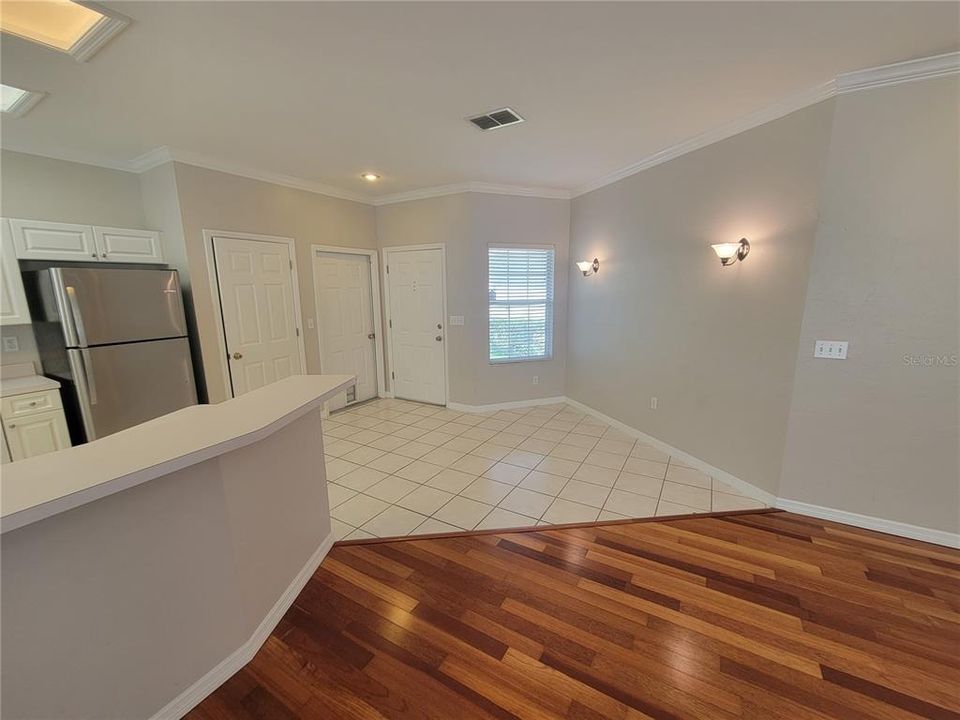 Active With Contract: $1,900 (3 beds, 2 baths, 1380 Square Feet)