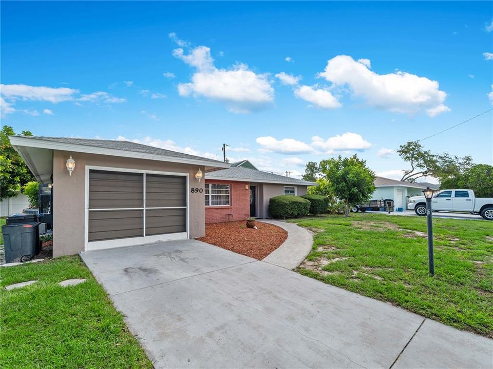 For Sale: $300,000 (3 beds, 2 baths, 1286 Square Feet)