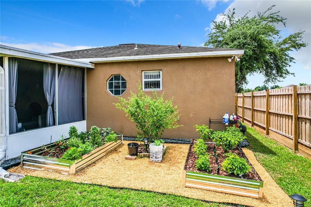 Active With Contract: $425,000 (4 beds, 2 baths, 1893 Square Feet)