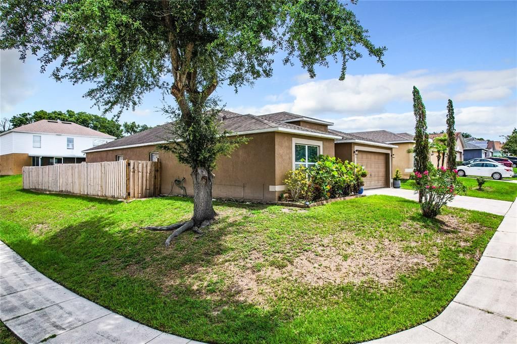 Active With Contract: $425,000 (4 beds, 2 baths, 1893 Square Feet)