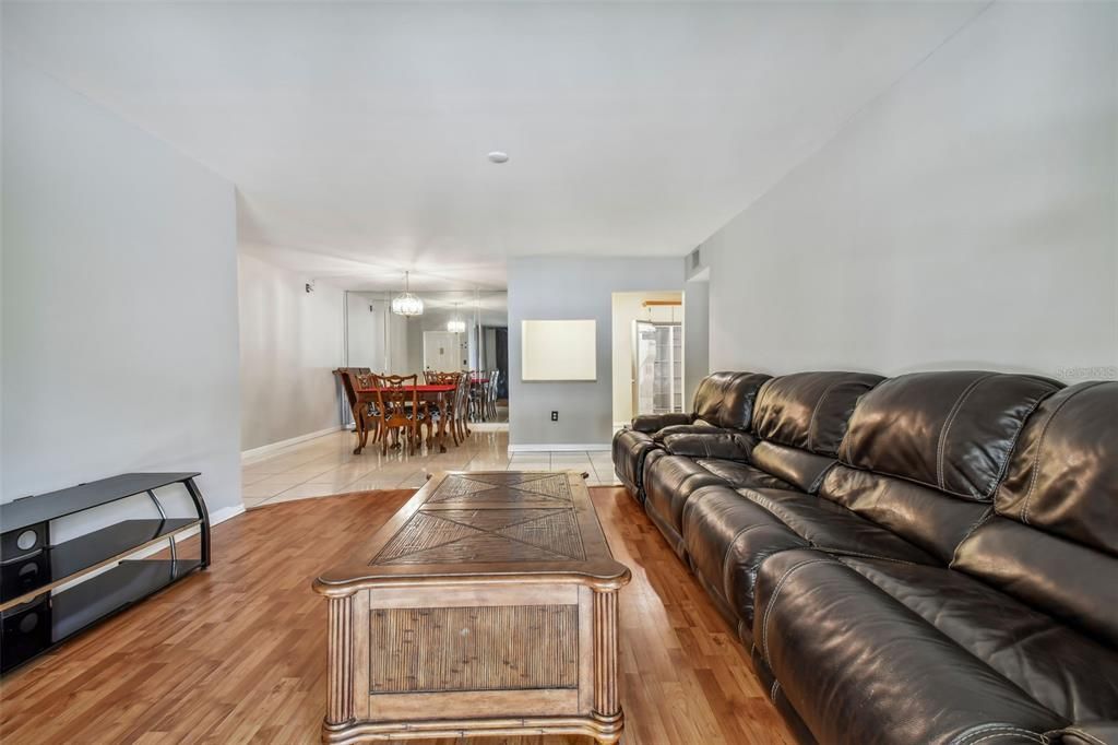 For Sale: $260,000 (3 beds, 2 baths, 1465 Square Feet)