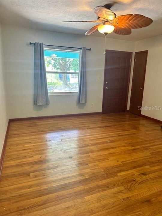 For Rent: $1,995 (3 beds, 2 baths, 1292 Square Feet)