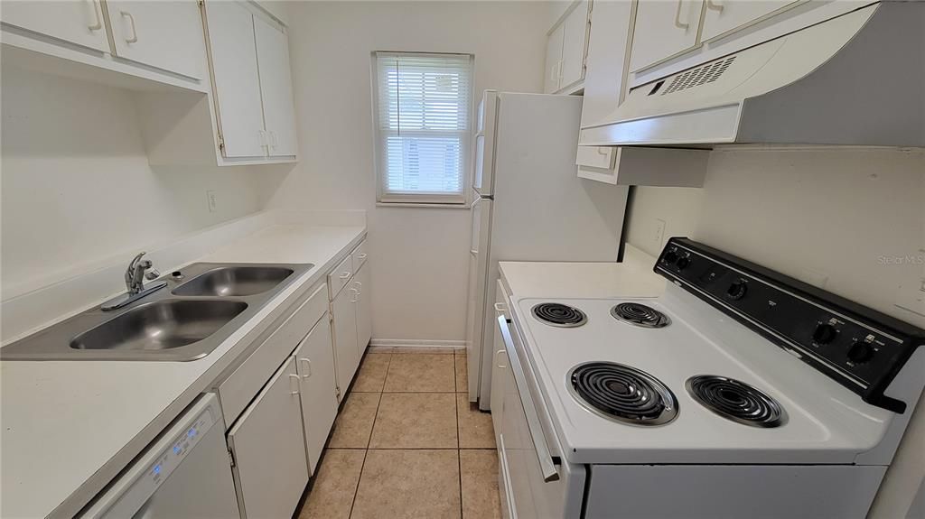 Recently Rented: $1,395 (2 beds, 1 baths, 780 Square Feet)